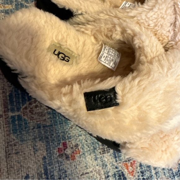 NWT Ugg Fuzz Sugar Cross Slides sz 7 - Picture 5 of 7